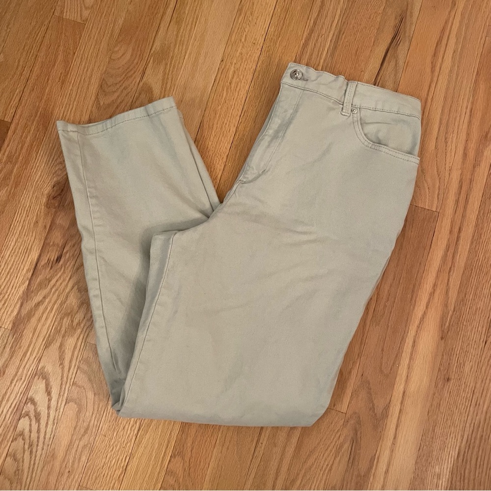 Gloria Vanderbilt light gray “Amanda” jeans size 18